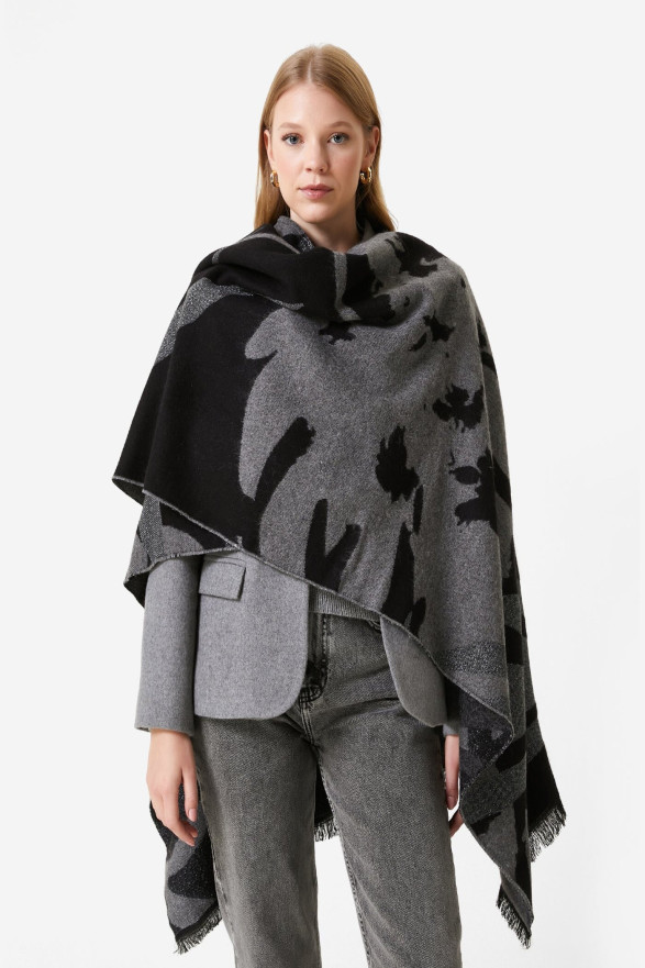 Leaf Patterned Shawl